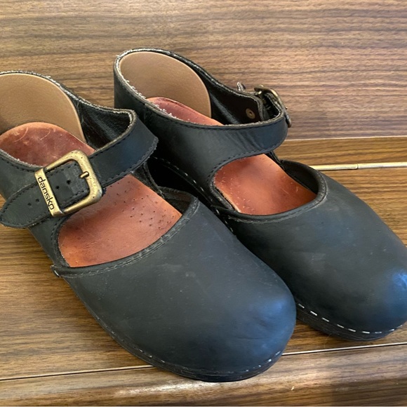 Women’s Dansko Sanita Black Leather Brass Buckle Clogs 7 - Picture 8 of 9